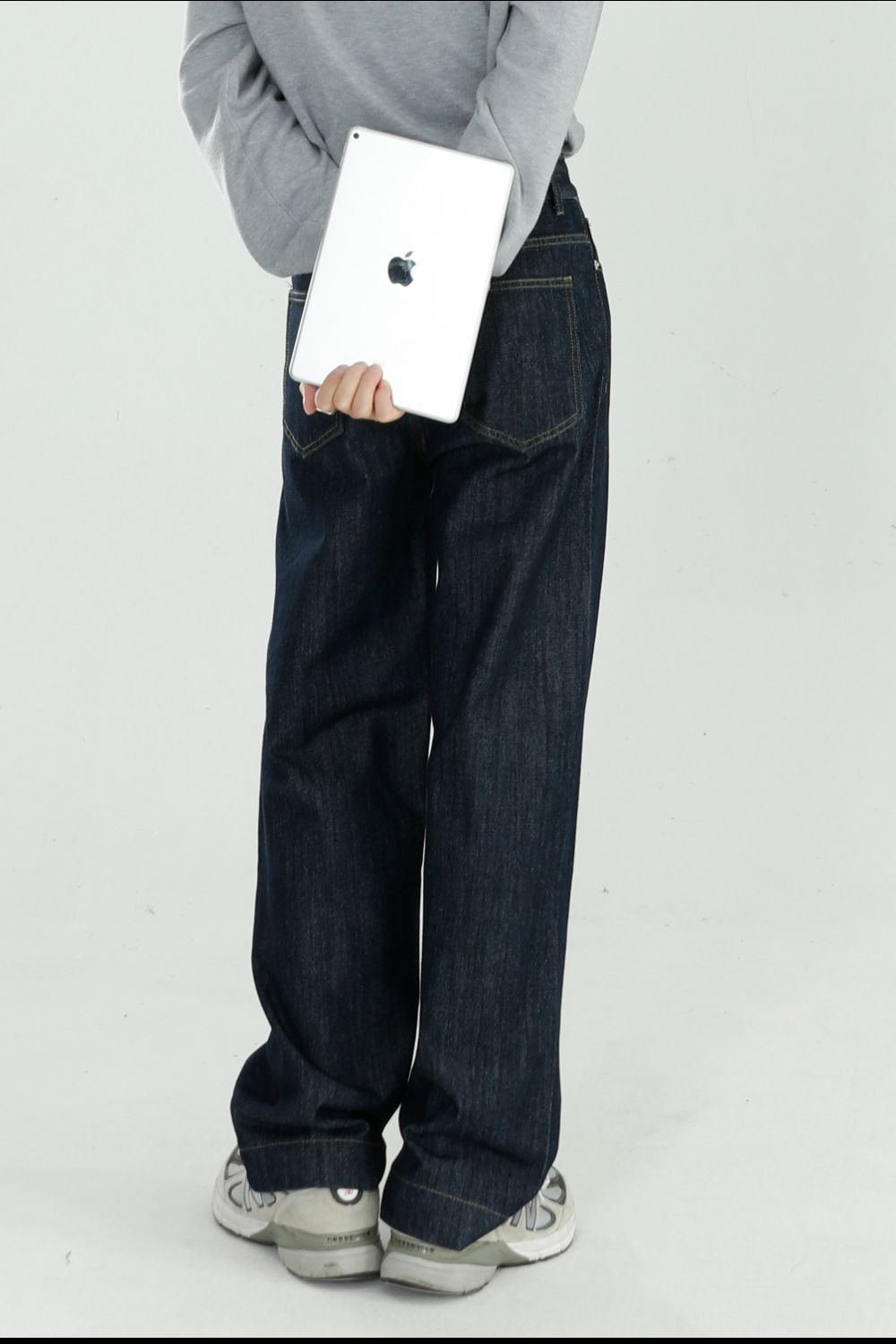 Mid Rise Jeans with Pockets