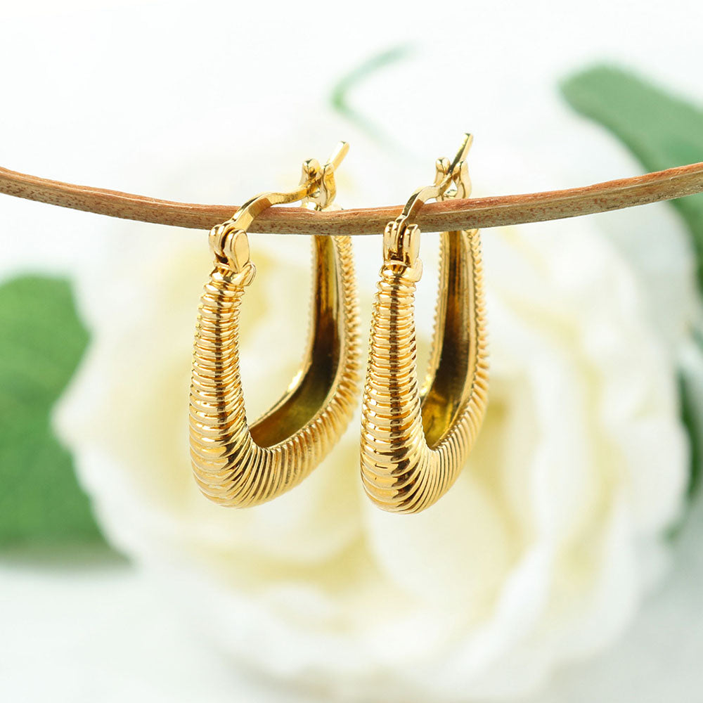 RMZ GOLD NYC 14K Gold Cute Wavy Pattern Hoop Earring
