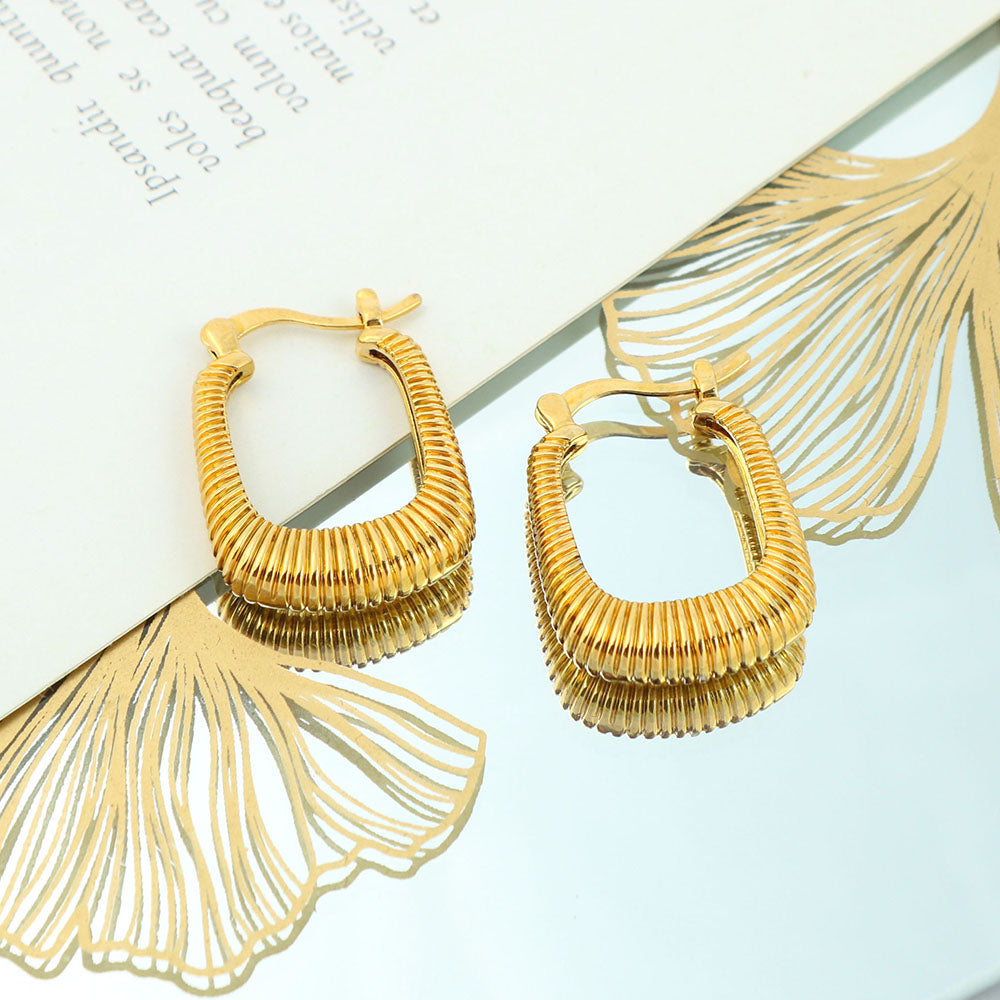 RMZ GOLD NYC 14K Gold Cute Wavy Pattern Hoop Earring