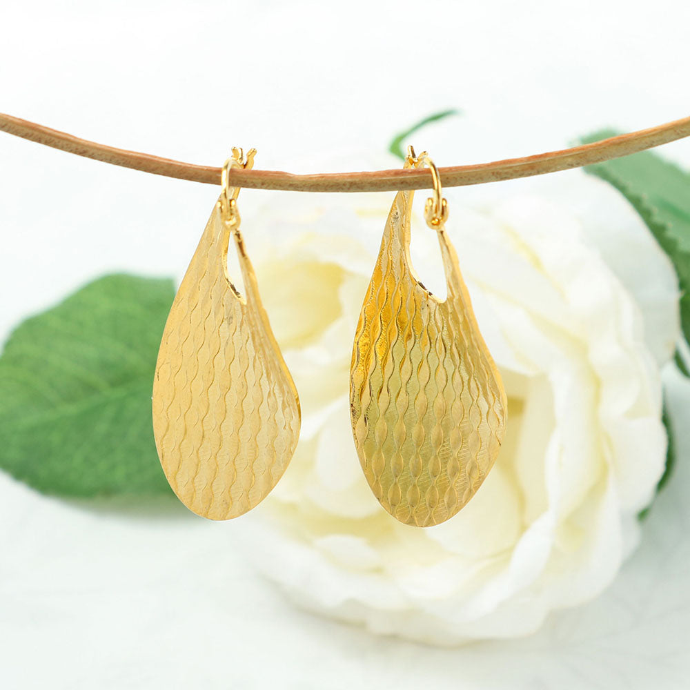 RMZ GOLD NYC 18K Gold Flat Wavy Patterned Hoop Earrings