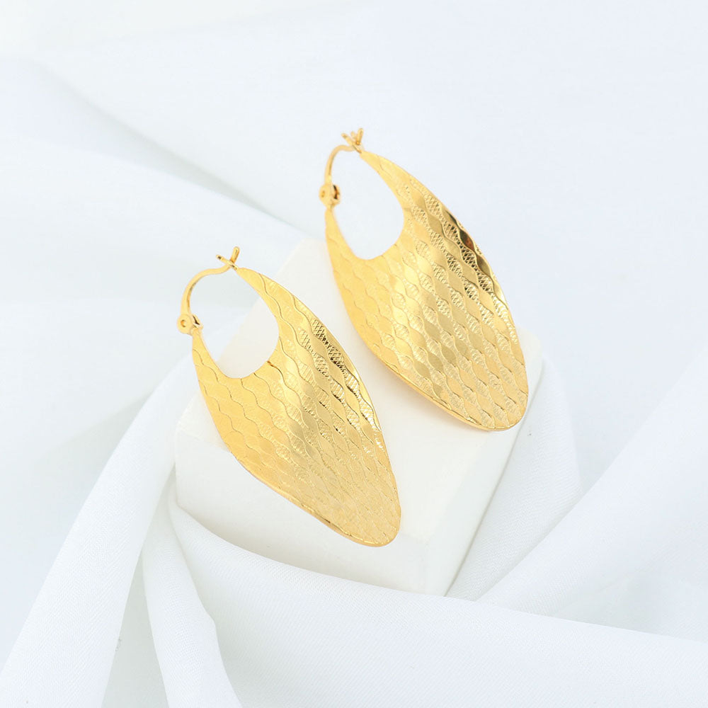 RMZ GOLD NYC 18K Gold Flat Wavy Patterned Hoop Earrings