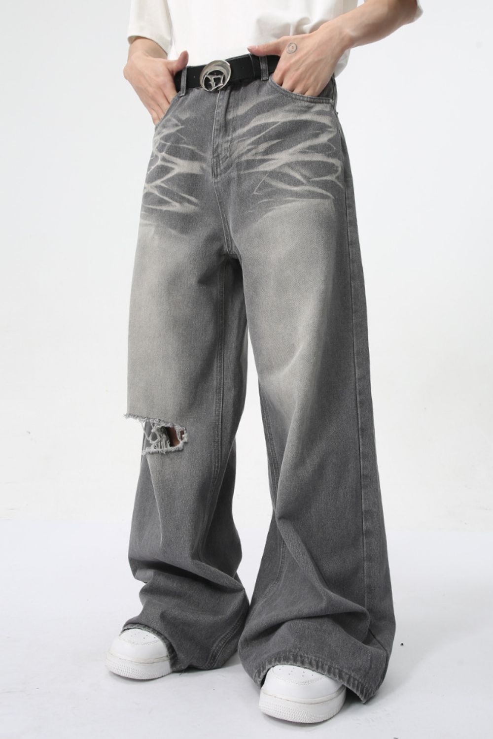 Distressed Wide Leg Jeans with Pockets