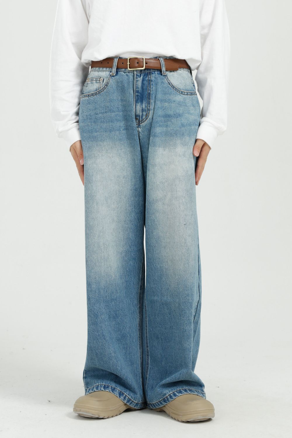Wide Leg Jeans with Pockets