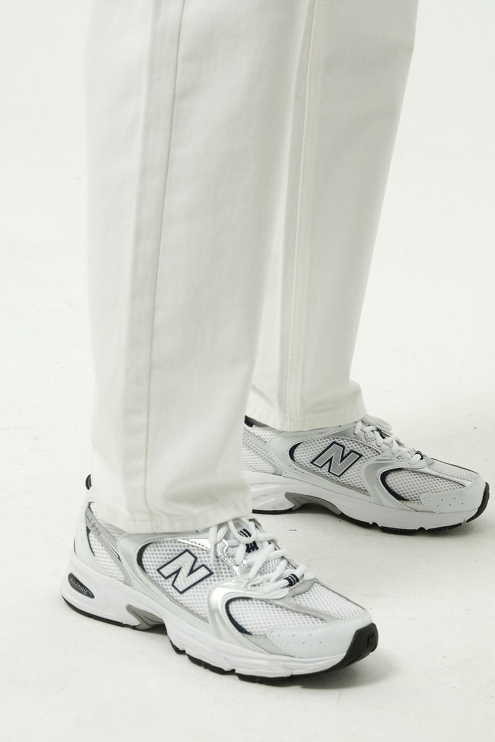 Straight Leg Jeans with Pockets